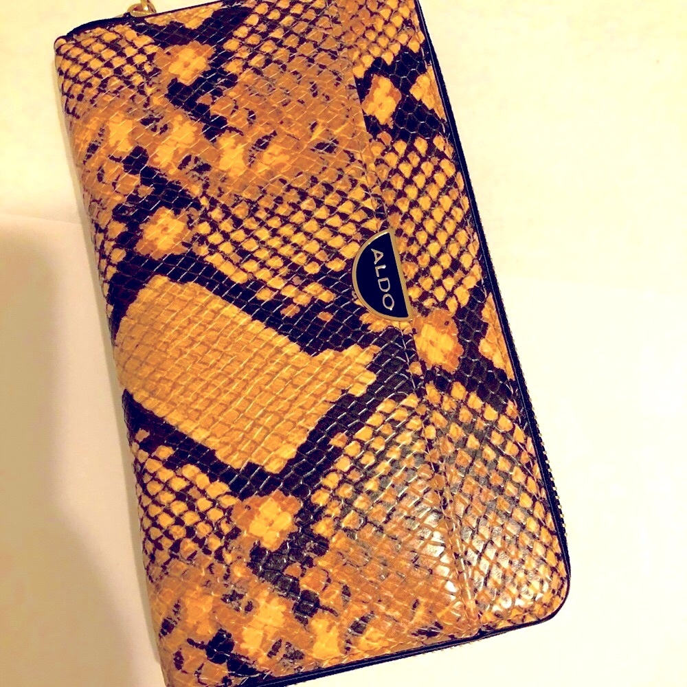 Aldo’s Women minimalist wallet